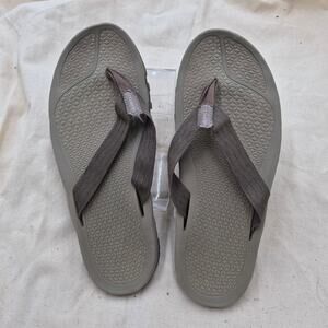 Merrell Breakwater Flip sandals in lichen color Women's size 11